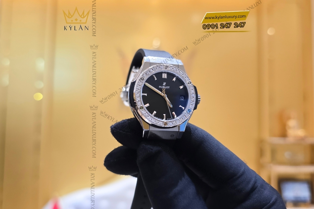 Kỳ Lân Luxury dong ho hublot classic fusion titanium diamond bezel 33mm 581 nx 1470 rx 1104 6 Đồng hồ Hublot Classic Fusion Titanium Diamond 33mm