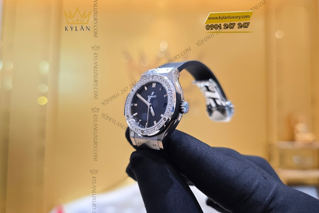Kỳ Lân Luxury dong ho hublot classic fusion titanium diamond bezel 33mm 581 nx 1470 rx 1104 8 Đồng hồ Hublot Classic Fusion Titanium Diamond 33mm