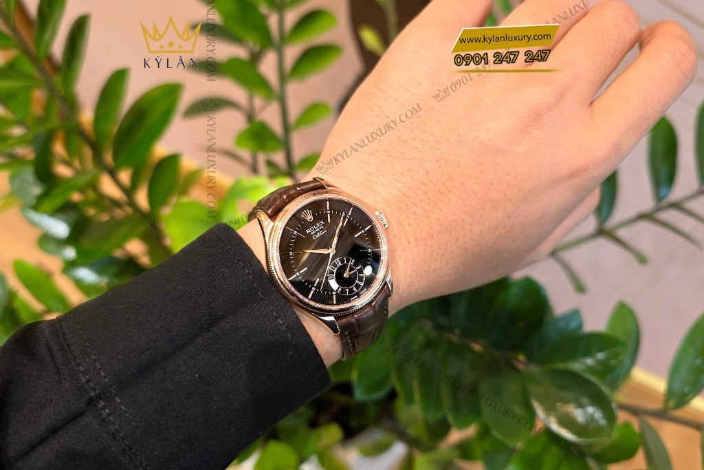 Kỳ Lân Luxury dong ho rolex cellini dual time 50525 0010 7 Đồng hồ Rolex Cellini Dual Time mặt số đen 50525-0010