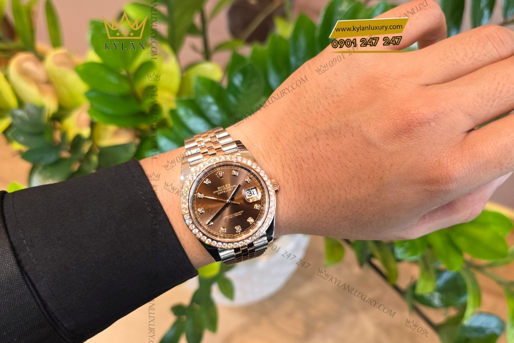 Kỳ Lân Luxury dong ho rolex datejust 41 126331 custom kim cuong 11 1 Đồng hồ Rolex Datejust 41 mặt chocolate custom vành kim cương 126331