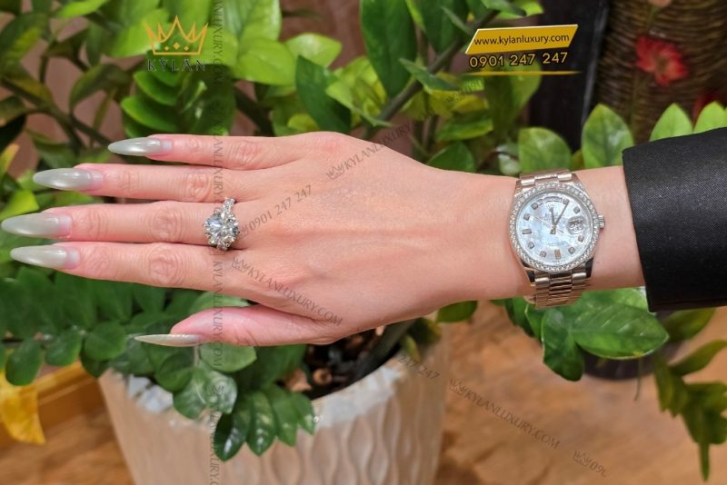Đồng hồ Rolex Day Date 36 mặt xà cừ vành kim cương 128349RBR-0004