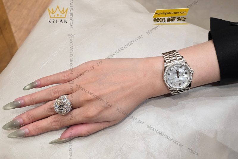 Đồng hồ Rolex Day Date 36 mặt xà cừ vành kim cương 128349RBR-0004