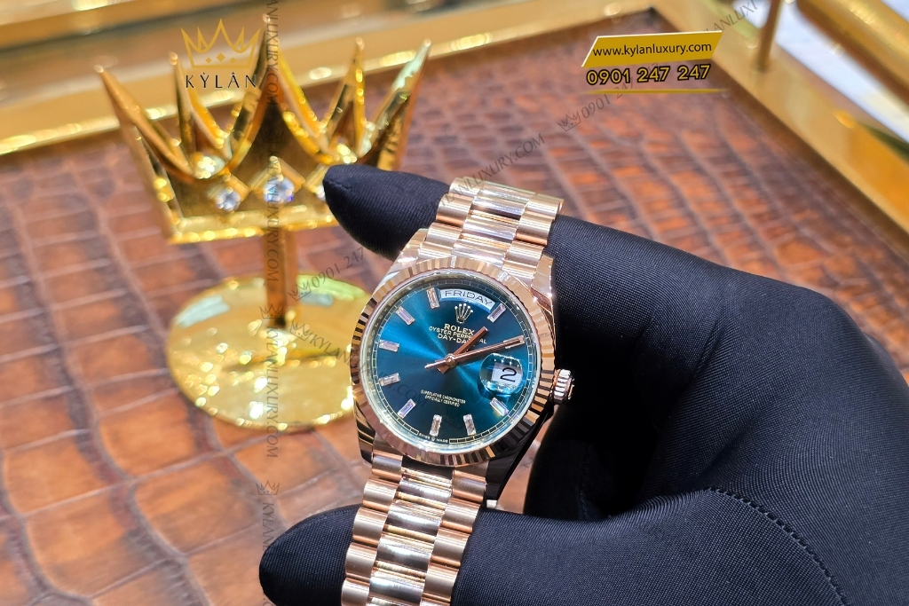 Kỳ Lân Luxury dong ho rolex day date 36 128235 0085 mat so xanh luc lam 12 2 Đồng hồ Rolex Day Date 36 xanh lục lam 128235-0085