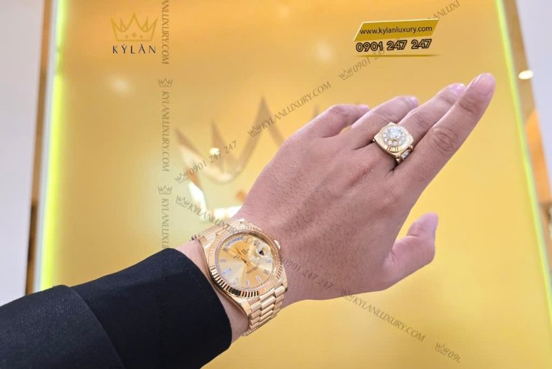 Đồng hồ Rolex Day-Date 40 228238-0005 mặt champagne nạm kim cương