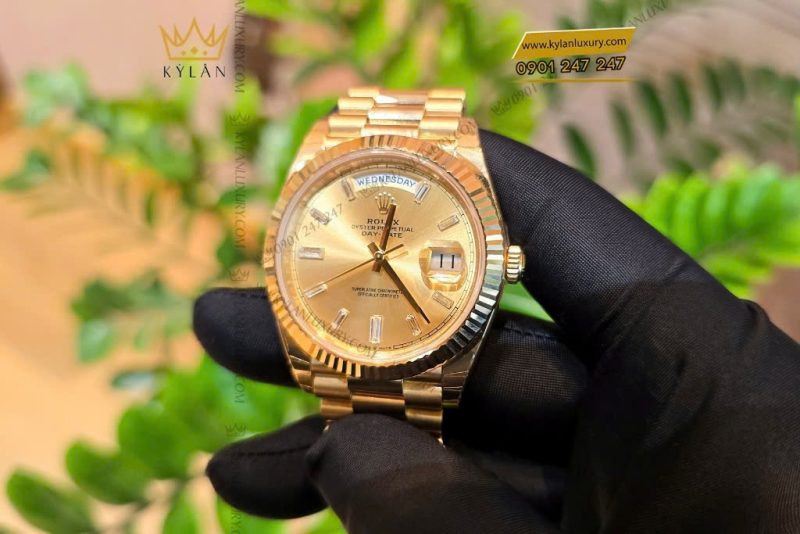 Đồng hồ Rolex Day-Date 40 228238-0005 mặt champagne nạm kim cương