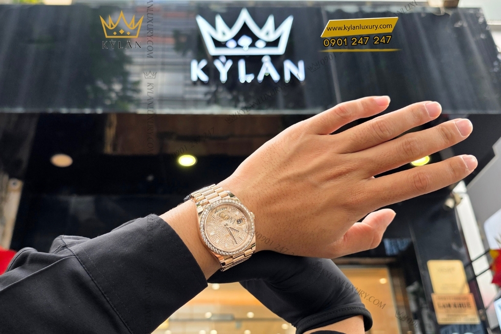 Kỳ Lân Luxury dong ho rolex day date 40 m228345rbr 0002 mat so dinh kim cuong 10 Đồng hồ Rolex Day Date 40 mặt số kim cương 228345RBR-0002