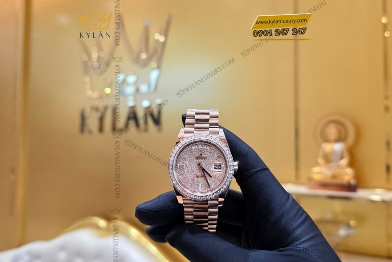 Đồng hồ Rolex Day Date 40 mặt số kim cương 228345RBR-0002