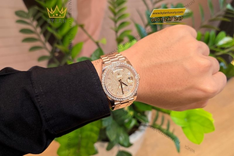 Đồng hồ Rolex Day Date 40 mặt số kim cương 228345RBR-0002