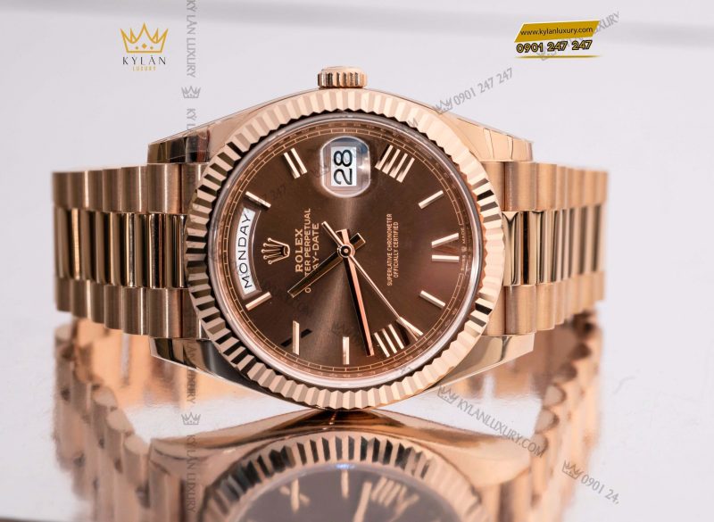 Đồng hồ Rolex Day Date 40 chocolate cọc La Mã 228235-0002
