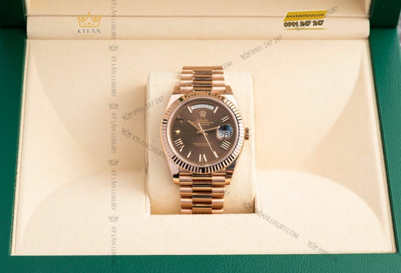 Đồng hồ Rolex Day Date 40 chocolate cọc La Mã 228235-0002