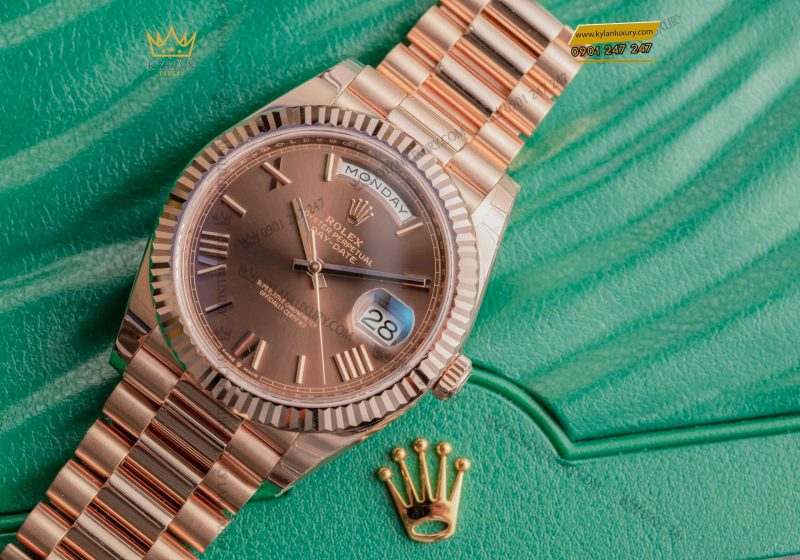 Đồng hồ Rolex Day Date 40 chocolate cọc La Mã 228235-0002