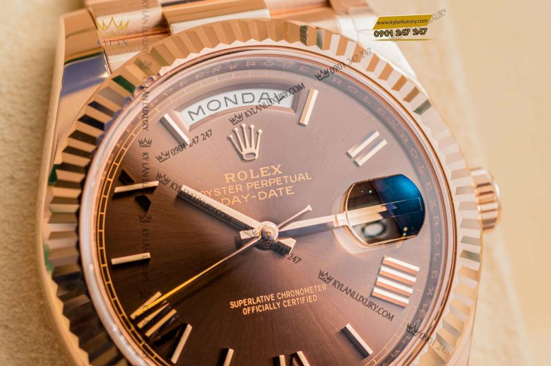 Đồng hồ Rolex Day Date 40 chocolate cọc La Mã 228235-0002