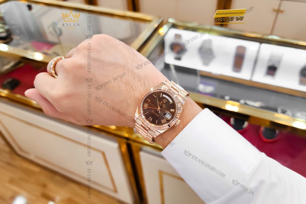 Kỳ Lân Luxury dong ho rolex day date 40mm rose gold 228235 0002 9 Đồng hồ Rolex Day Date 40 chocolate cọc La Mã 228235-0002