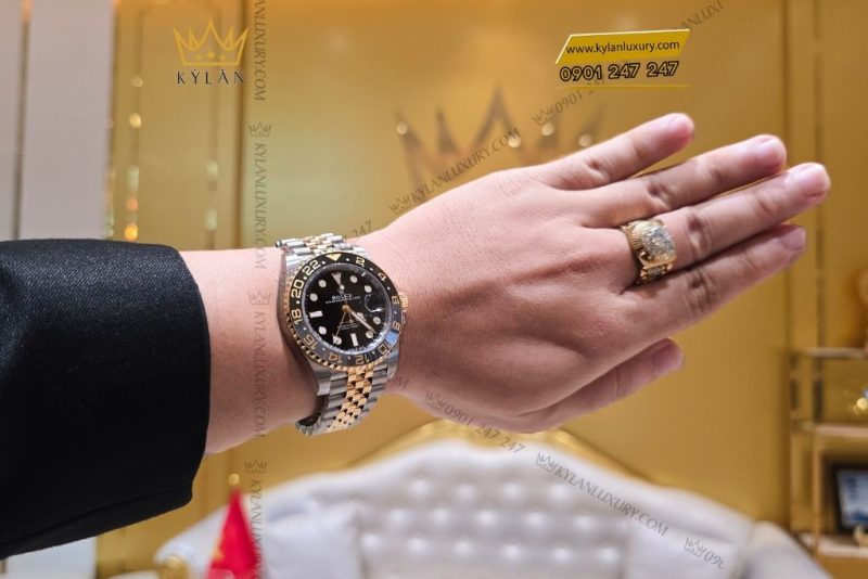 Đồng hồ Rolex GMT-Master II 126713GRNR-0001 mặt số đen