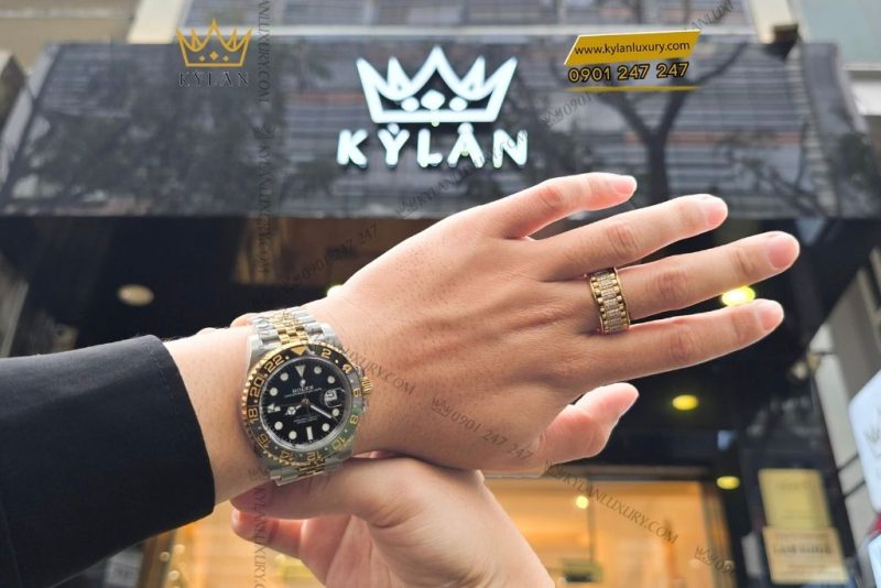 Đồng hồ Rolex GMT-Master II 126713GRNR-0001 mặt số đen