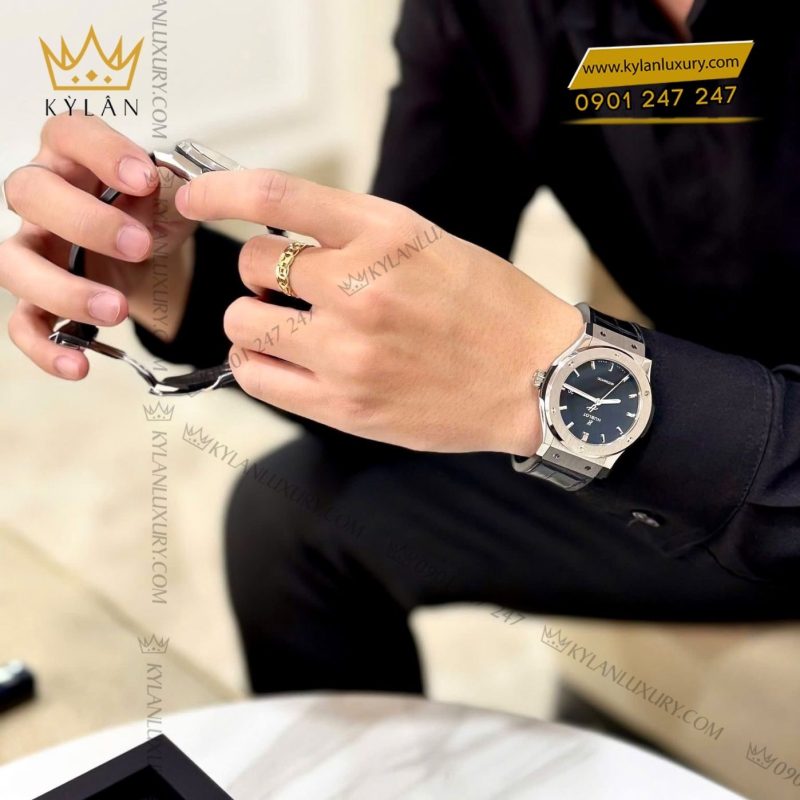 Đồng hồ Hublot Classic Fusion Titanium 45mm dây da cá