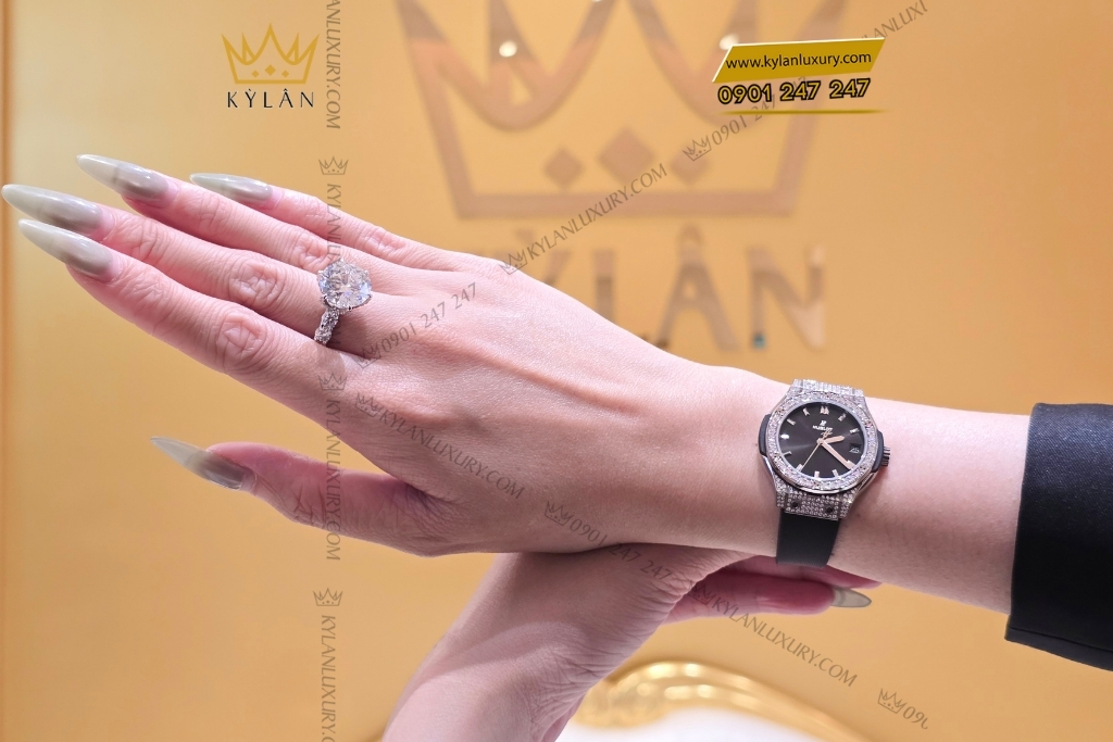 Kỳ Lân Luxury hublot classic fusion titanium pave 33mm 1 Đồng hồ Hublot Classic Fusion Titanium Pavé 33mm