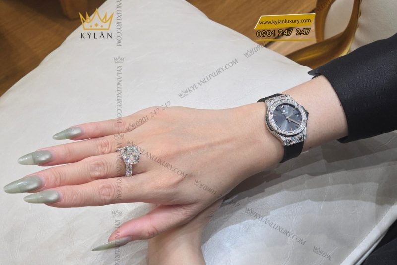 Đồng hồ Hublot Classic Fusion Titanium Pavé 33mm