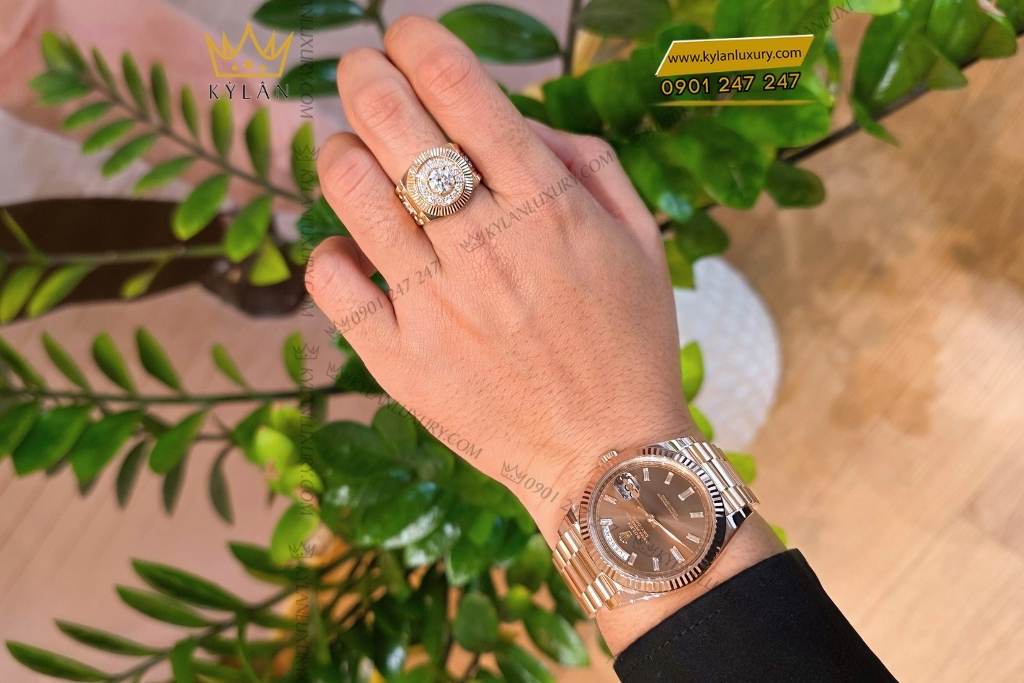 Kỳ Lân Luxury rolex day date 228235 0003 bo sung 3 Đồng hồ Rolex Day-Date mặt số chocolate cọc kim cương baguette 228235-0003