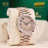 Đồng hồ Rolex Day Date cọc rainbow vành kim 128345RBR-0042