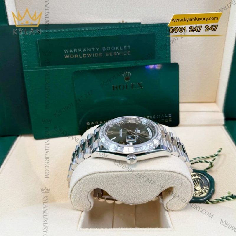 Đồng hồ Rolex Day Date olive vành kim vuông 228396TBR-0020