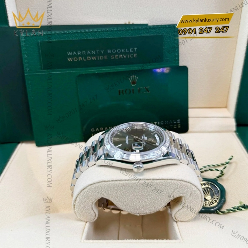 Kỳ Lân Luxury rolex day date 40 bach kim m228396tbr 0020 6 Đồng hồ Rolex Day Date olive vành kim vuông 228396TBR-0020