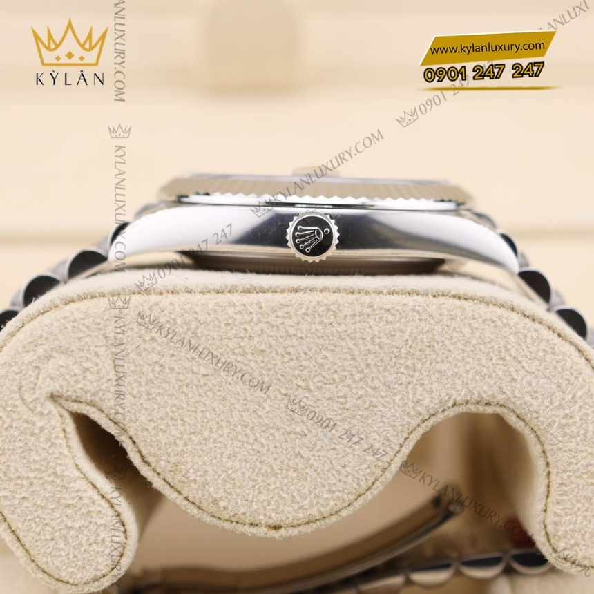 Kỳ Lân Luxury rolex day date 40 vang trang 18 ct m228239 0004 5 Đồng hồ Rolex Day Date 40 mặt số đen cọc dạ quang 228239-0004