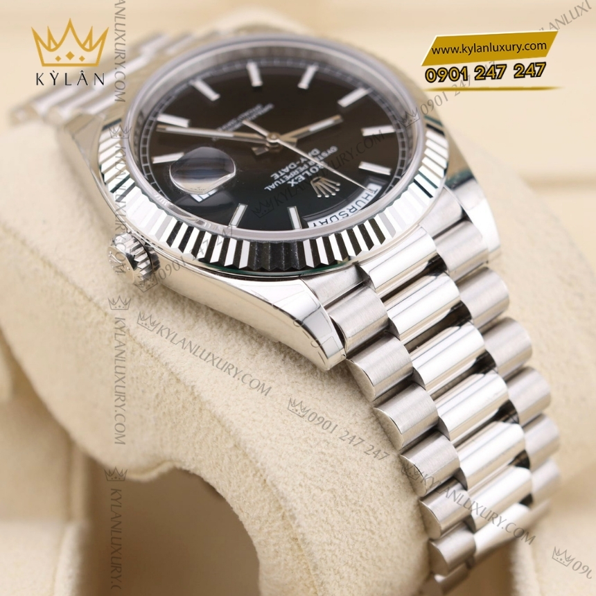 Kỳ Lân Luxury rolex day date 40 vang trang 18 ct m228239 0004 6 Đồng hồ Rolex Day Date 40 mặt số đen cọc dạ quang 228239-0004