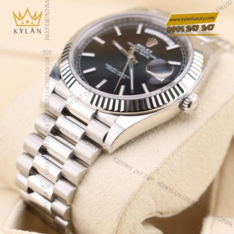 Đồng hồ Rolex Day Date 40 mặt số đen cọc dạ quang 228239-0004
