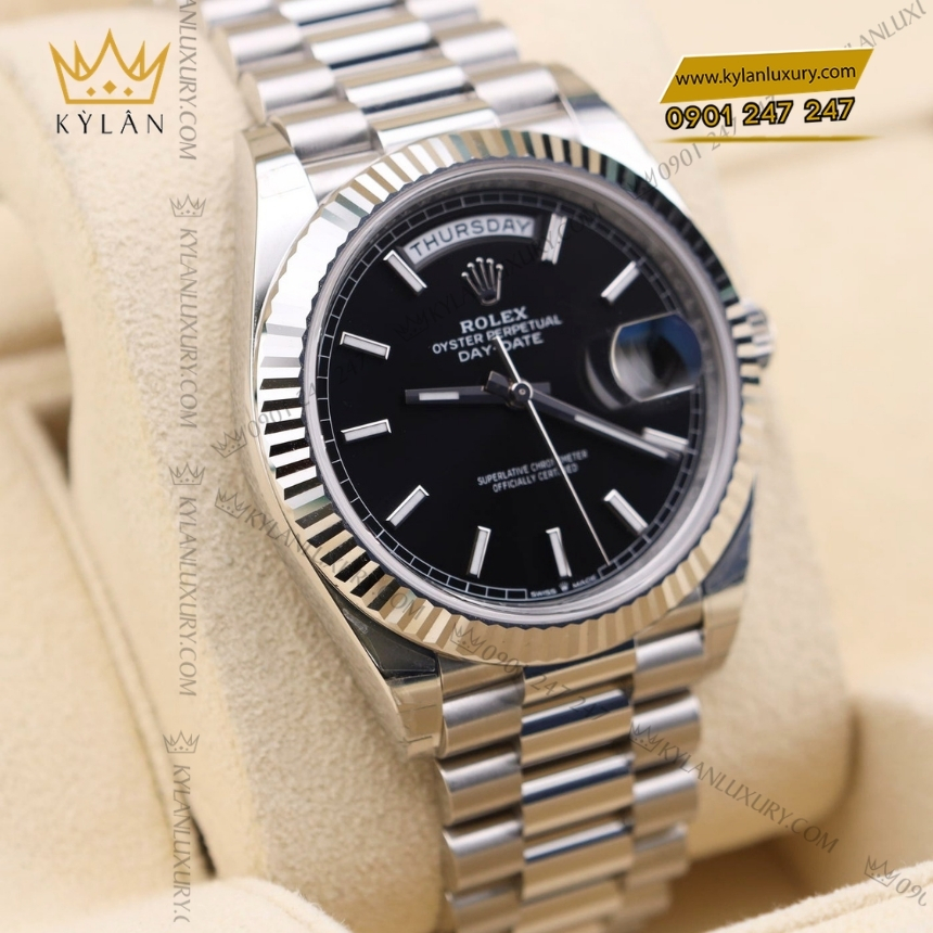 Kỳ Lân Luxury rolex day date 40 vang trang 18 ct m228239 0004 8 Đồng hồ Rolex Day Date 40 mặt số đen cọc dạ quang 228239-0004