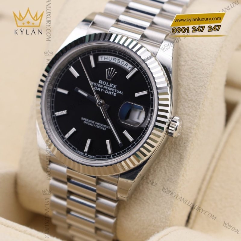 Đồng hồ Rolex Day Date 40 mặt số đen cọc dạ quang 228239-0004