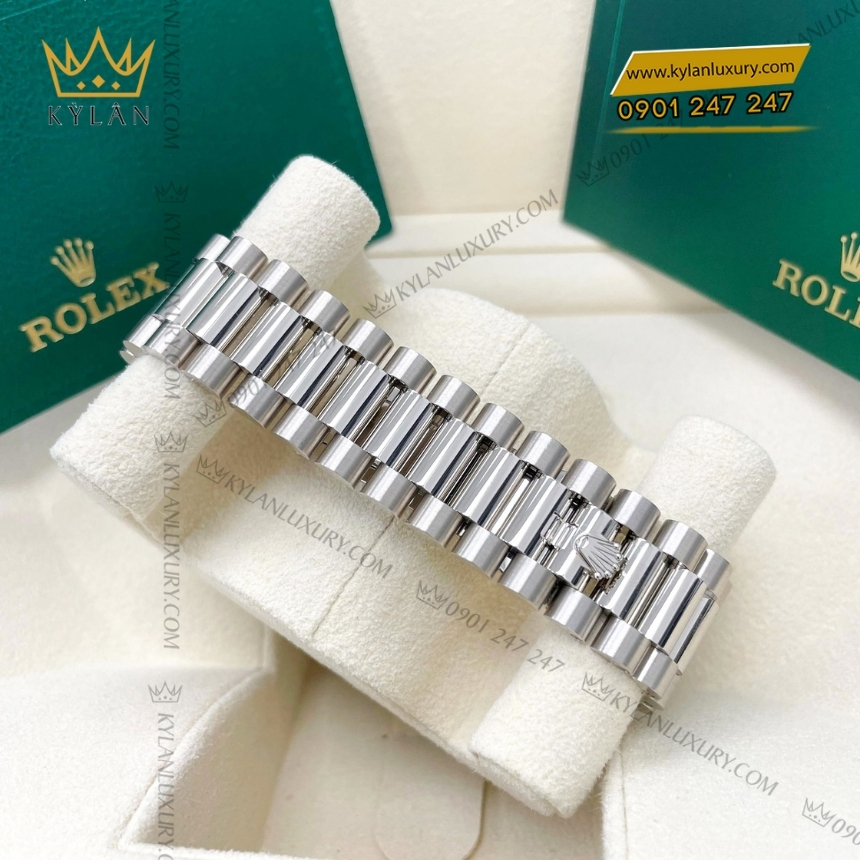 Kỳ Lân Luxury rolex day date 40mm white gold with a bright blue dial 10 Đồng hồ Rolex Day Date 40 mặt xanh cọc La Mã 228239-0007