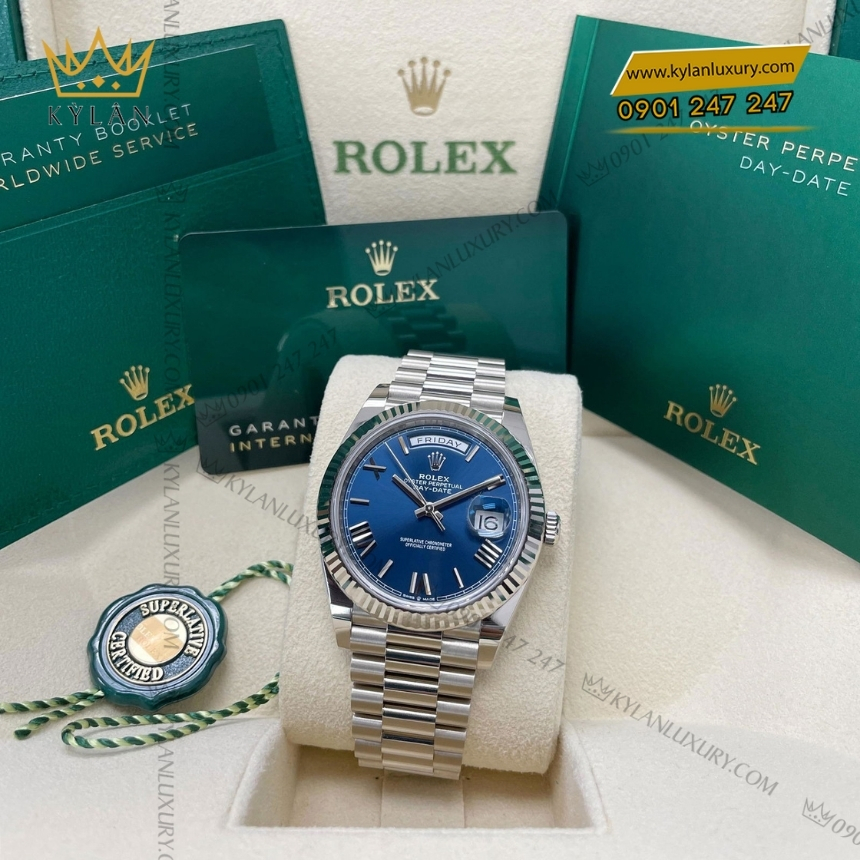 Kỳ Lân Luxury rolex day date 40mm white gold with a bright blue dial 3 Đồng hồ Rolex Day Date 40 mặt xanh cọc La Mã 228238-0007