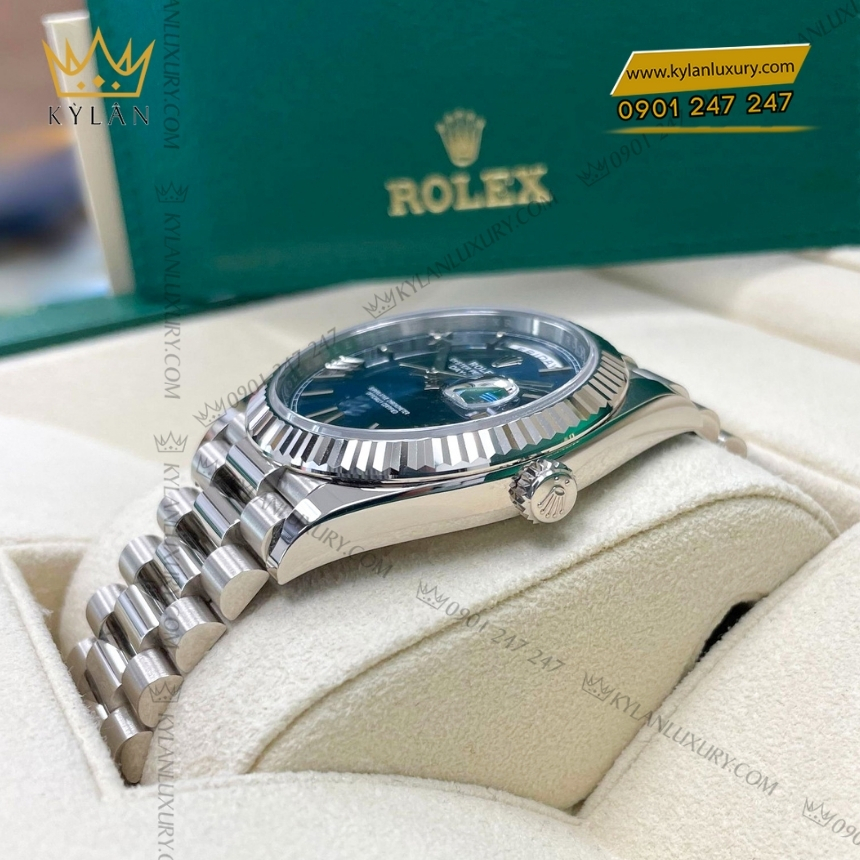 Kỳ Lân Luxury rolex day date 40mm white gold with a bright blue dial 6 Đồng hồ Rolex Day Date 40 mặt xanh cọc La Mã 228238-0007