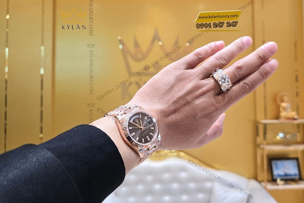 Kỳ Lân Luxury rolex day date m228235 0003 10 Đồng Hồ Rolex Day- Date Chocolate 228235-0003 Rose Gold