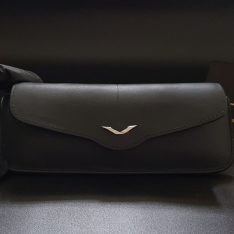 Bao da Vertu Signature S cầm tay ngang màu đen
