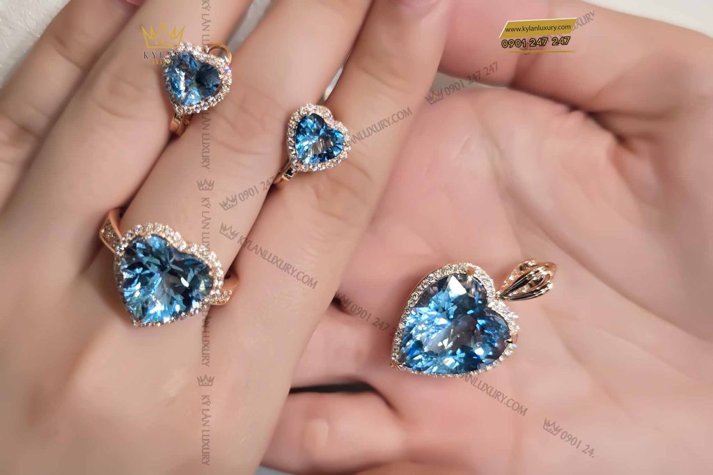 Kỳ Lân Luxury bong tai trai tim vang hong nguyen khoi au750 dinh da quy xanh 5 Bông tai trái tim vàng hồng nguyên khối Au750 đính đá quý xanh
