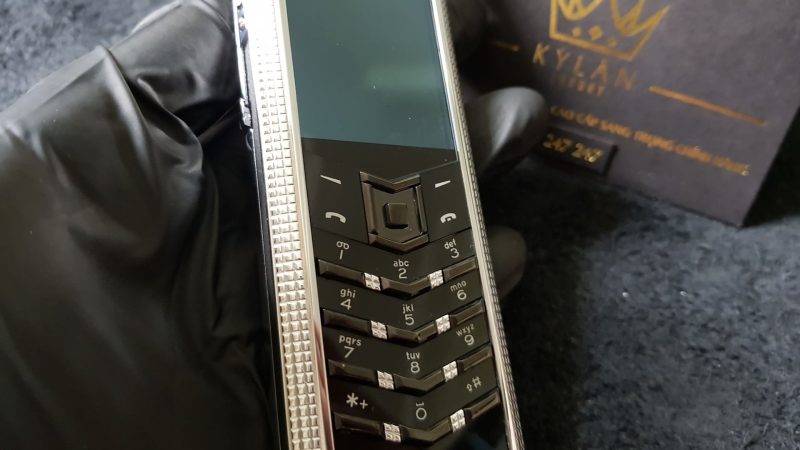 Kỳ Lân Luxury daece27ad59f2dc1748e86 1 Vertu Signature S Clous De Paris