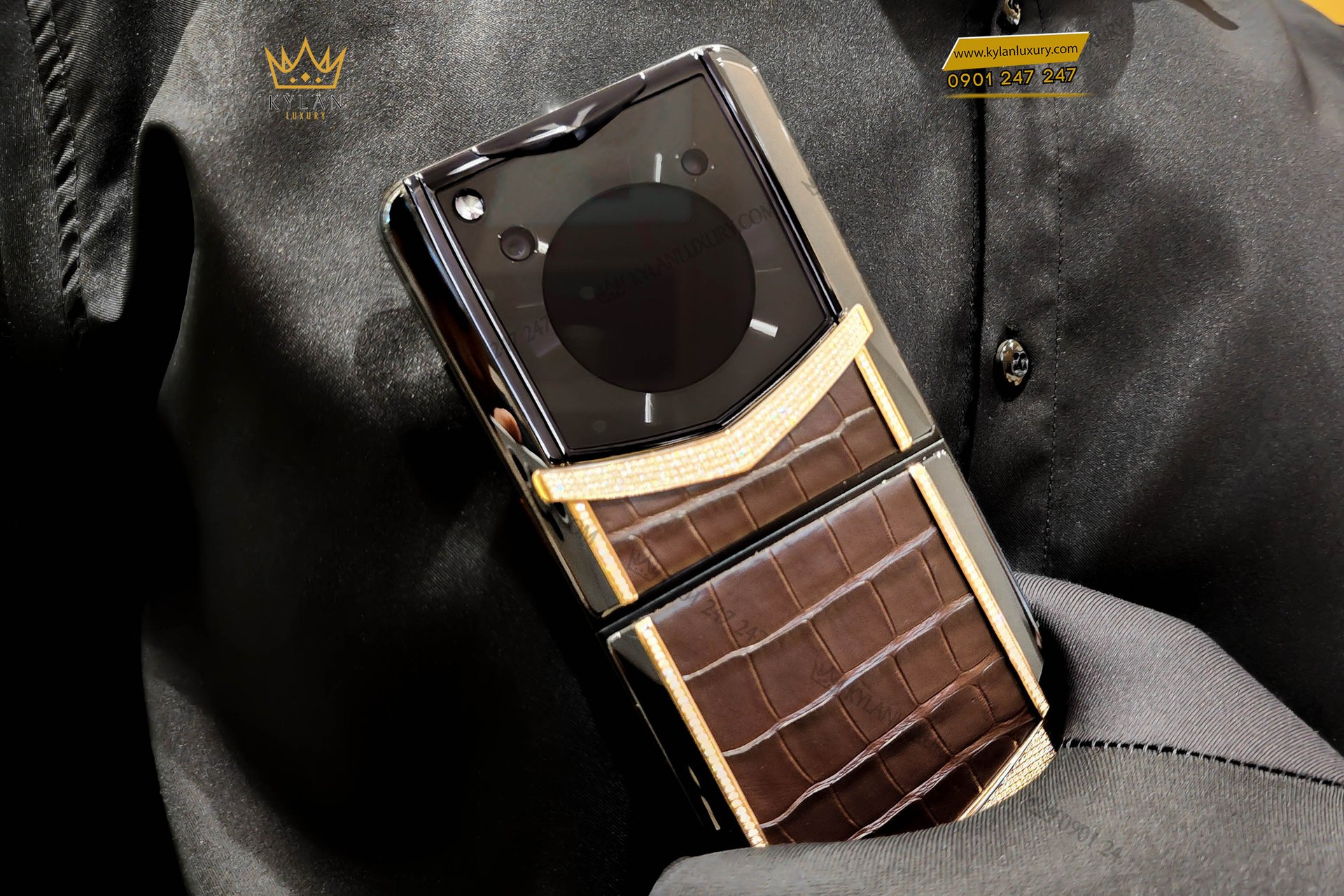 Điện thoại màn hình gập Vertu Ironflip Brown Alligator custom vàng ...