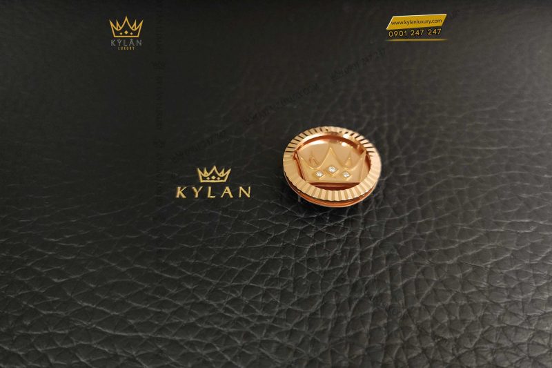 Kỳ Lân Luxury logo vuong mien vang hong nguyen khoi au750 dinh kim cuong 1 1 Logo vương miện vàng hồng nguyên khối Au750 đính kim cương