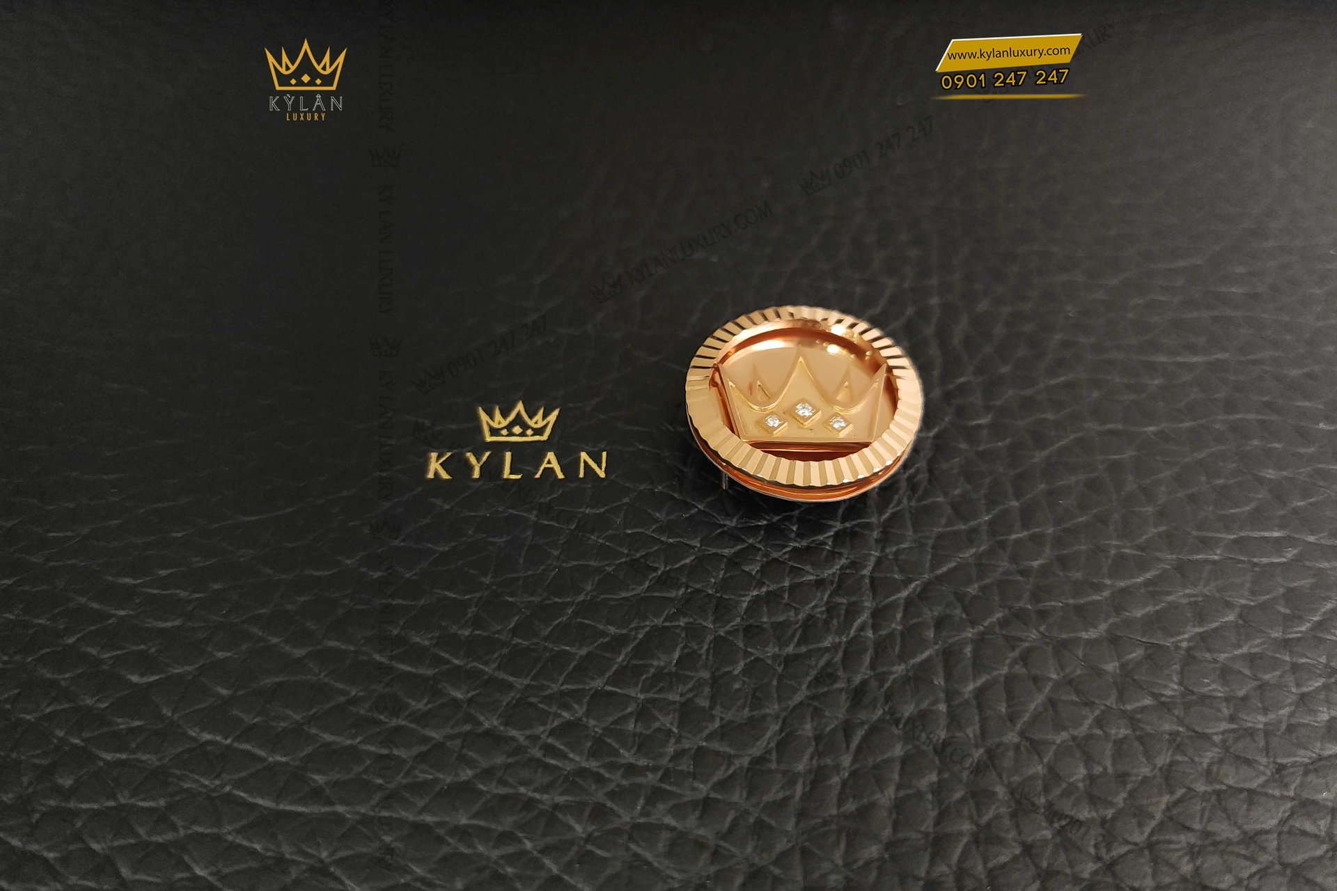 Kỳ Lân Luxury logo vuong mien vang hong nguyen khoi au750 dinh kim cuong 1 Logo vương miện vàng hồng nguyên khối Au750 đính kim cương