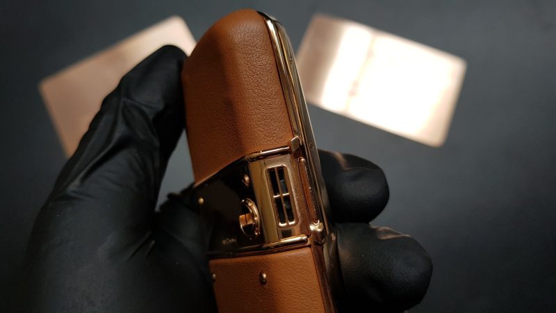 Vertu Constellation bọc vàng da nâu
