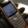 Vertu Constellation bọc vàng da nâu