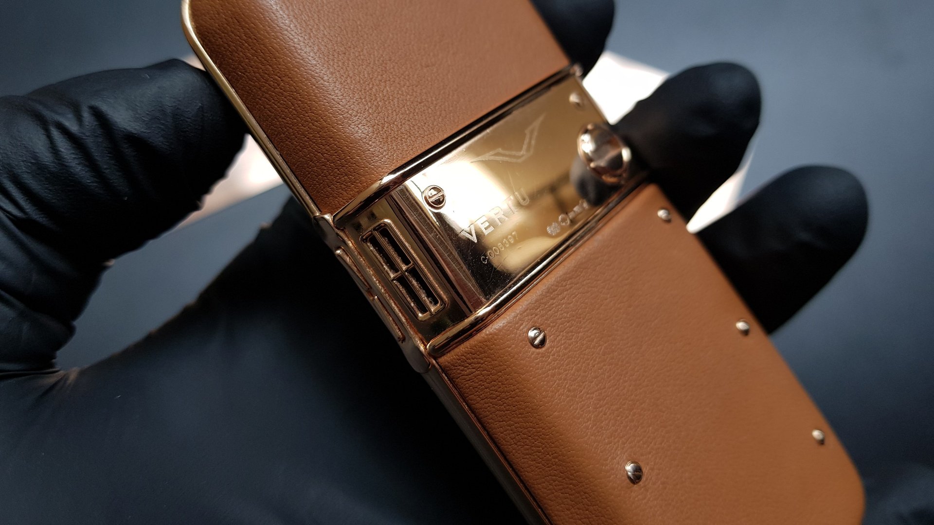Kỳ Lân Luxury vertu constellation boc da nau 11 Vertu Constellation bọc vàng da nâu