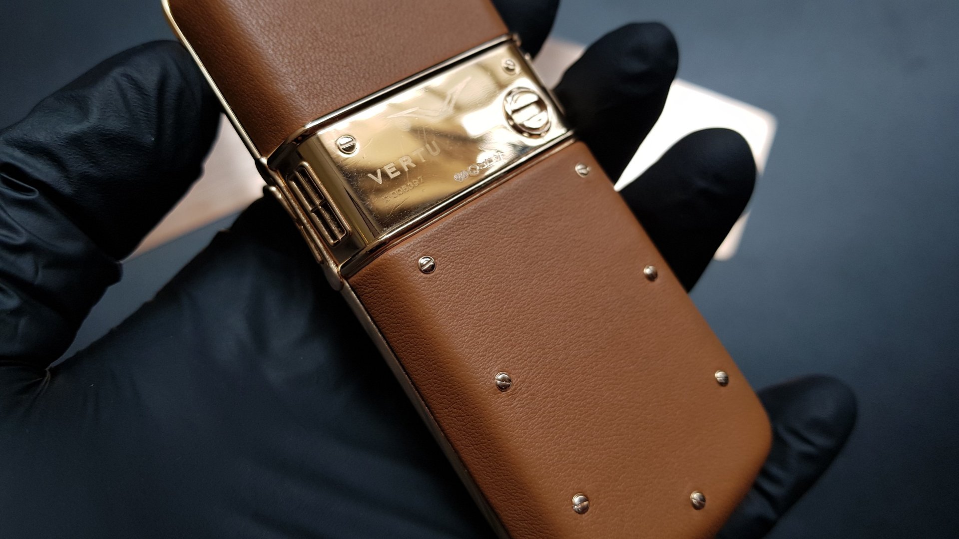 Kỳ Lân Luxury vertu constellation boc da nau 12 Vertu Constellation bọc vàng da nâu