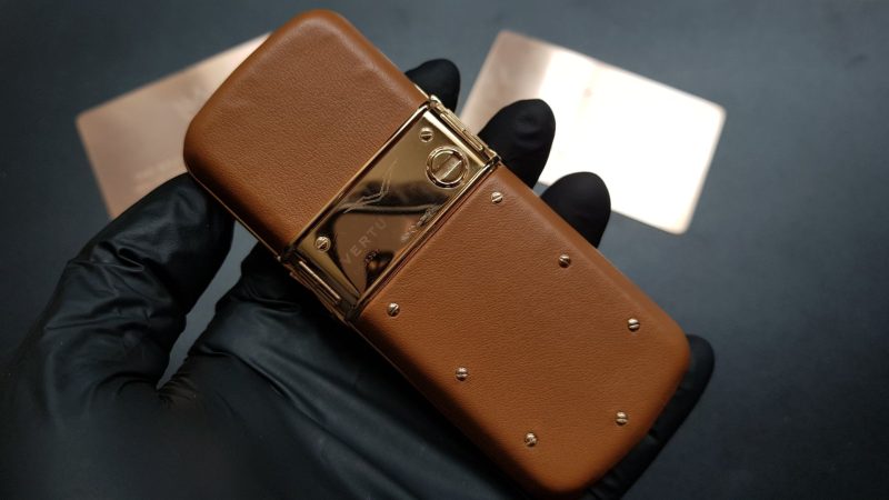 Vertu Constellation bọc vàng da nâu