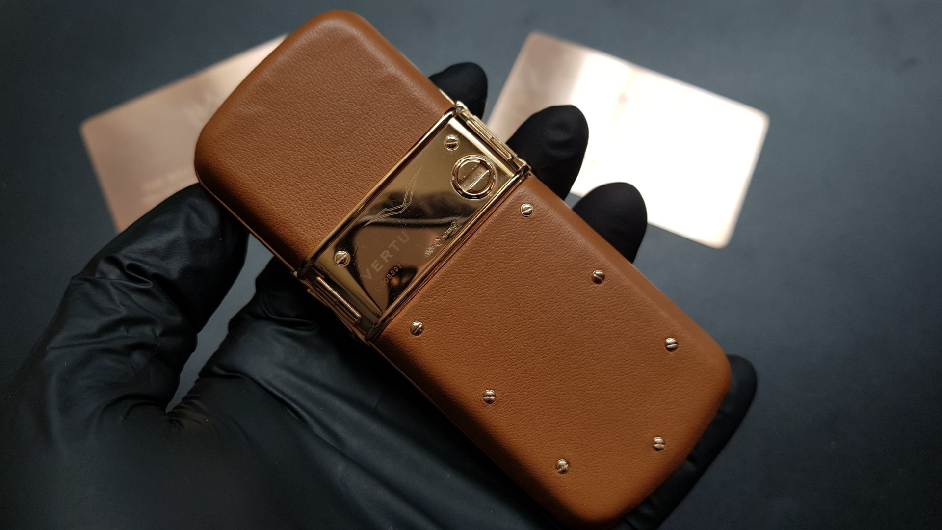 Kỳ Lân Luxury vertu constellation boc da nau 13 Vertu Constellation bọc vàng da nâu