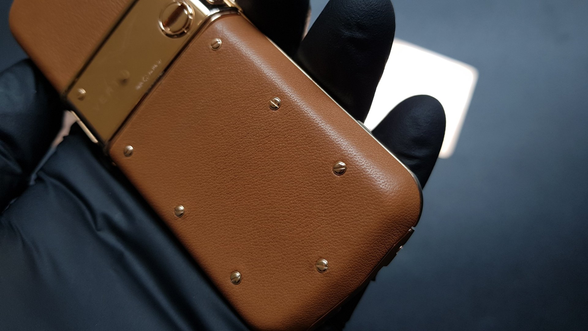 Kỳ Lân Luxury vertu constellation boc da nau 16 Vertu Constellation bọc vàng da nâu