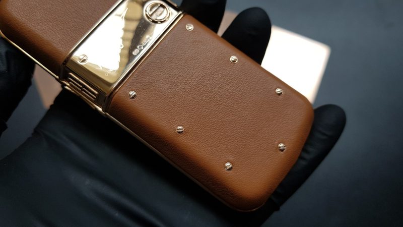 Vertu Constellation bọc vàng da nâu