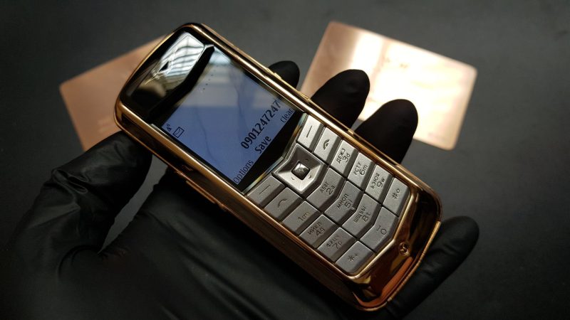 Vertu Constellation bọc vàng da nâu